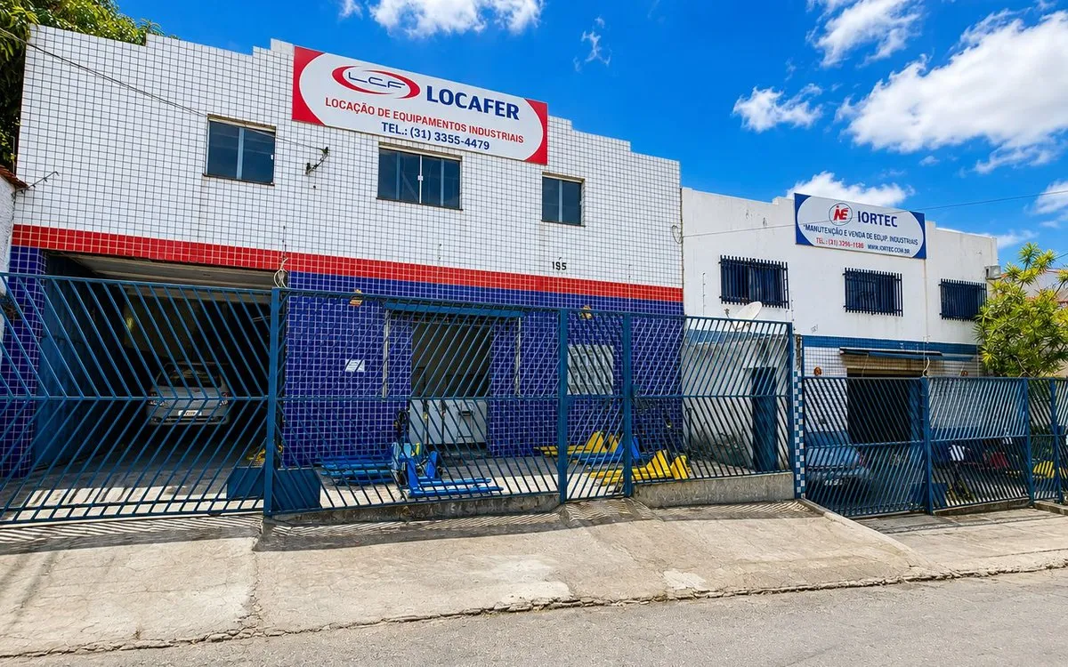 Fachada das unidades Iortec e Locafer em Contagem, Minas Gerais